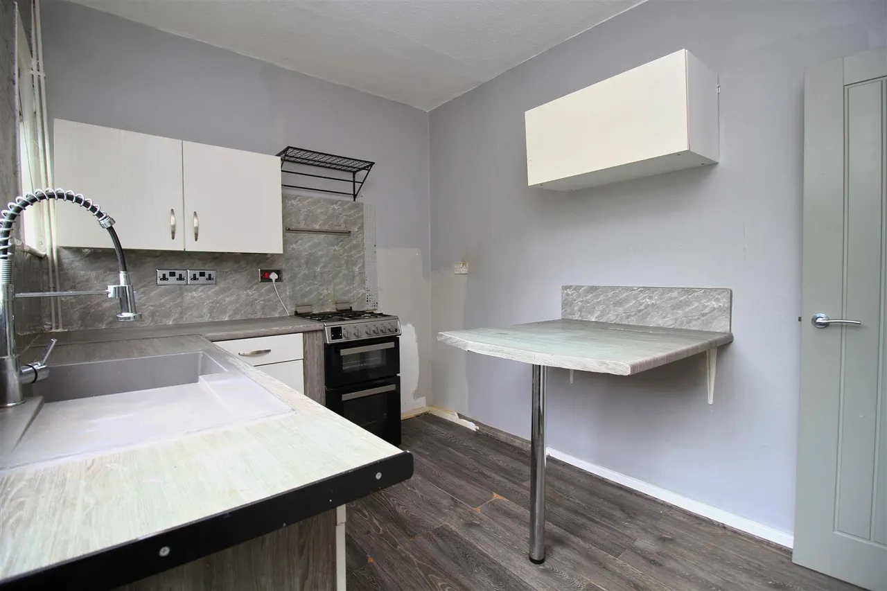 Lord Street, Dukinfield, photo 6