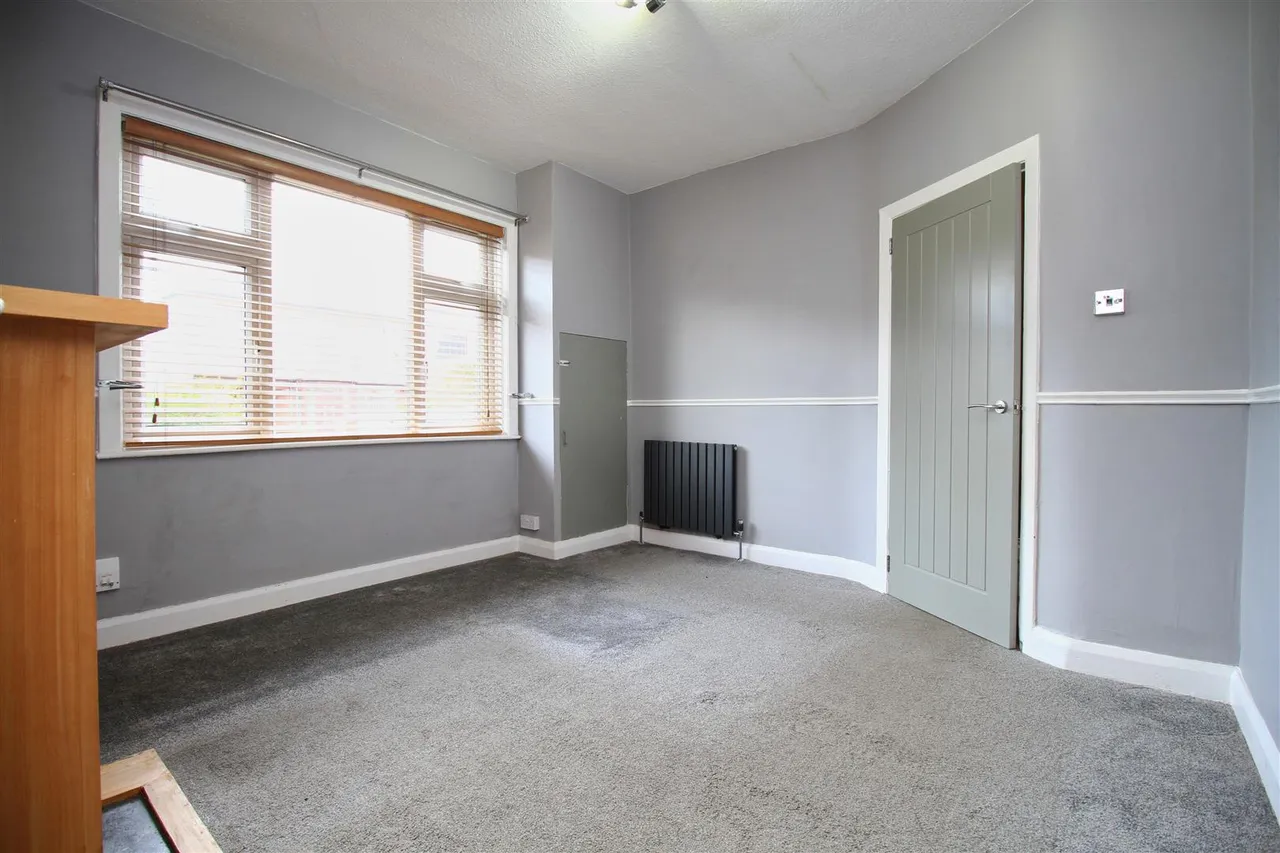 Lord Street, Dukinfield, photo 3