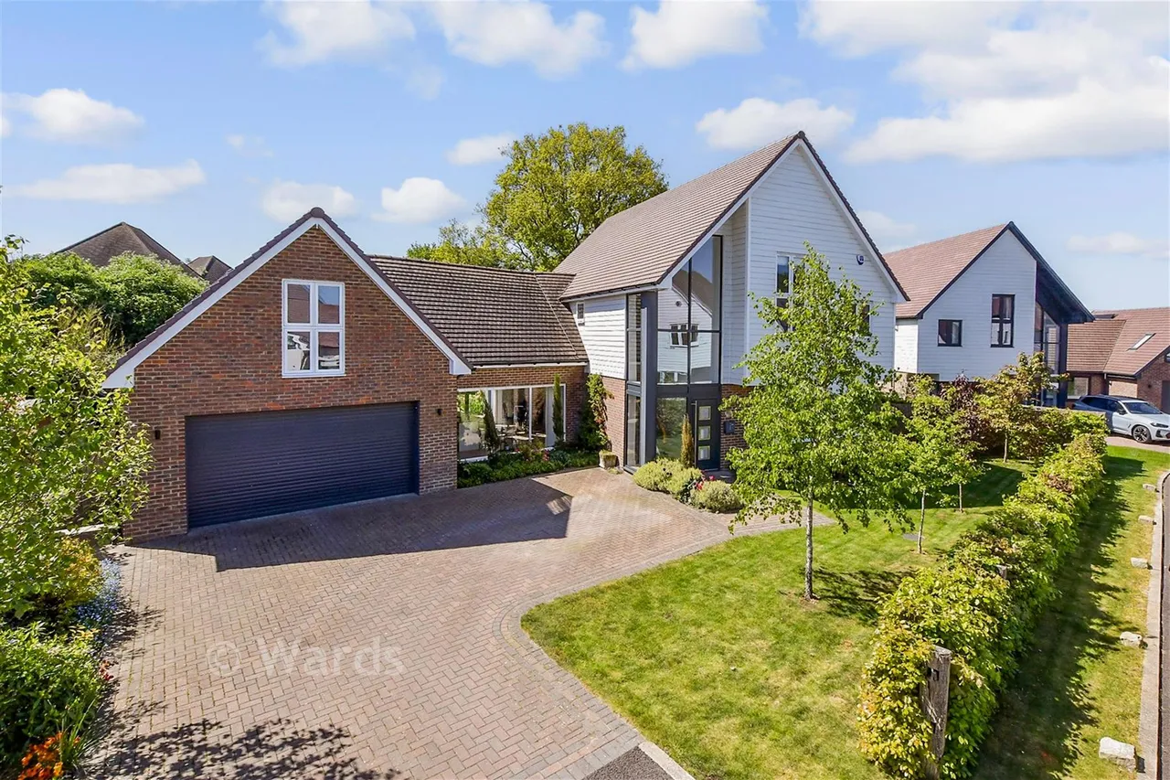 5 bed house for sale, Warmlake Orchard, Sutton Valence, ME17