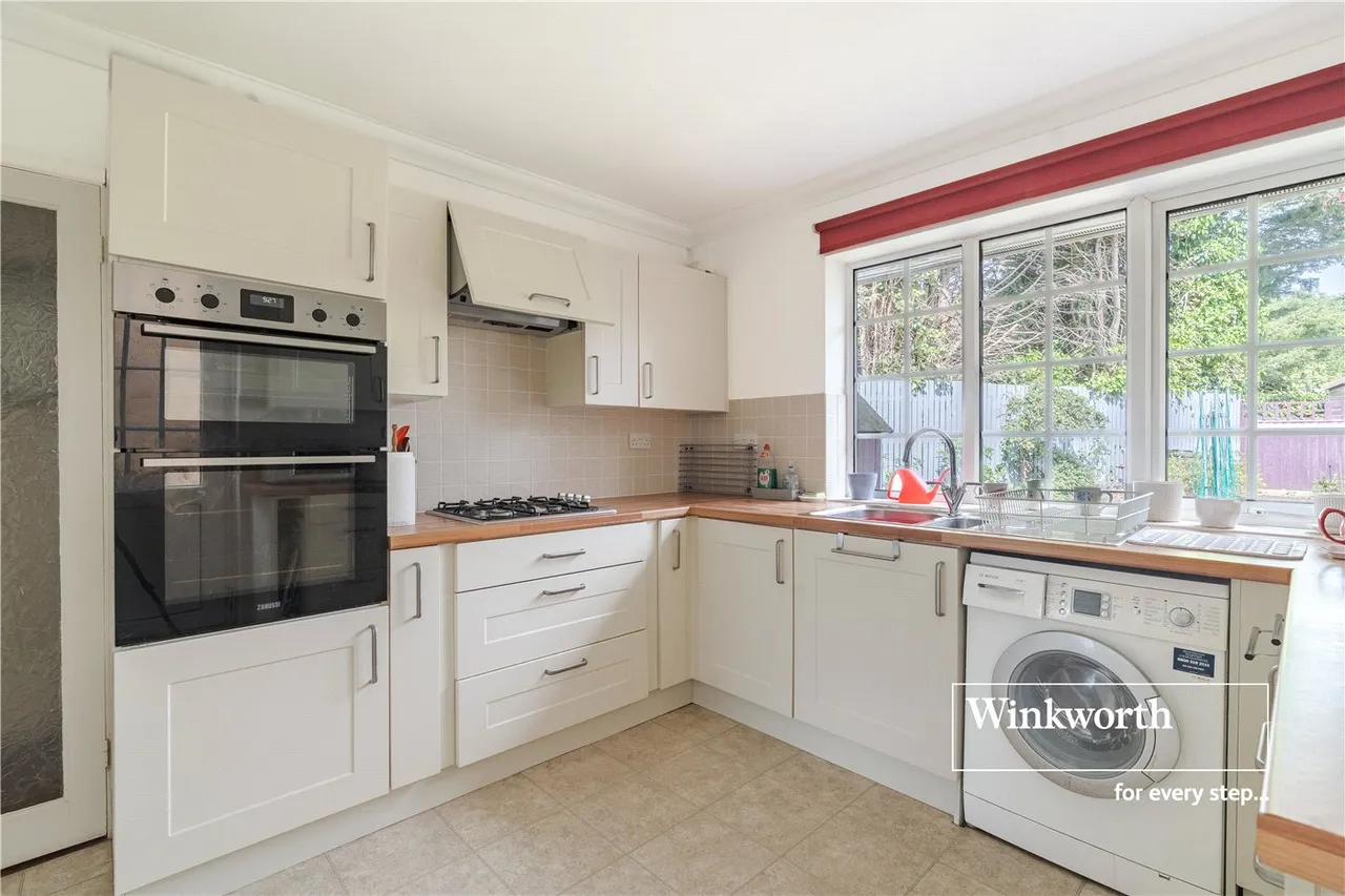 Sunnylands Avenue, Bournemouth, Dorset, BH6, photo 5