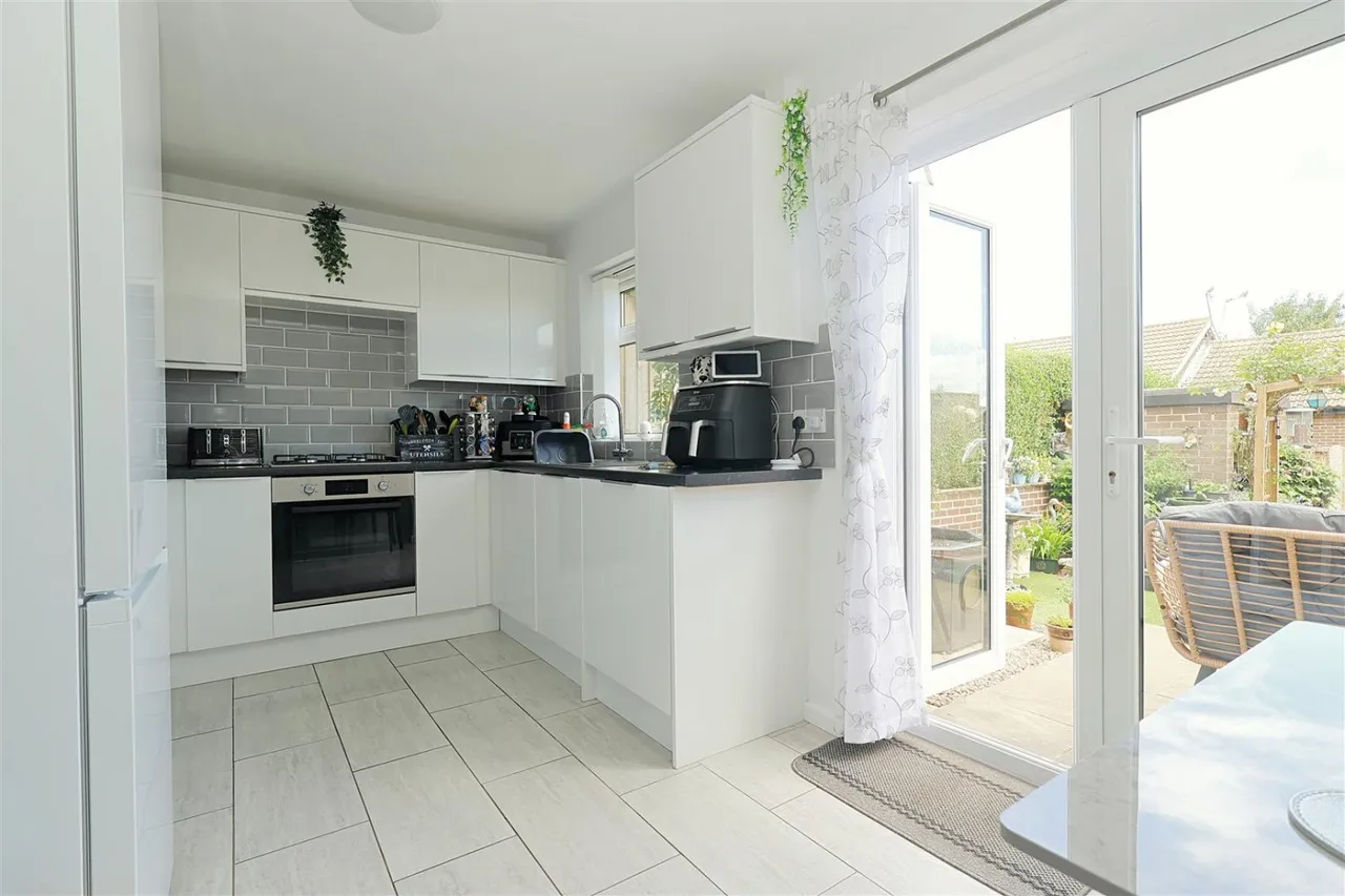 2 bed house for sale — Landseer Way, Bramley, , LS13 2TX