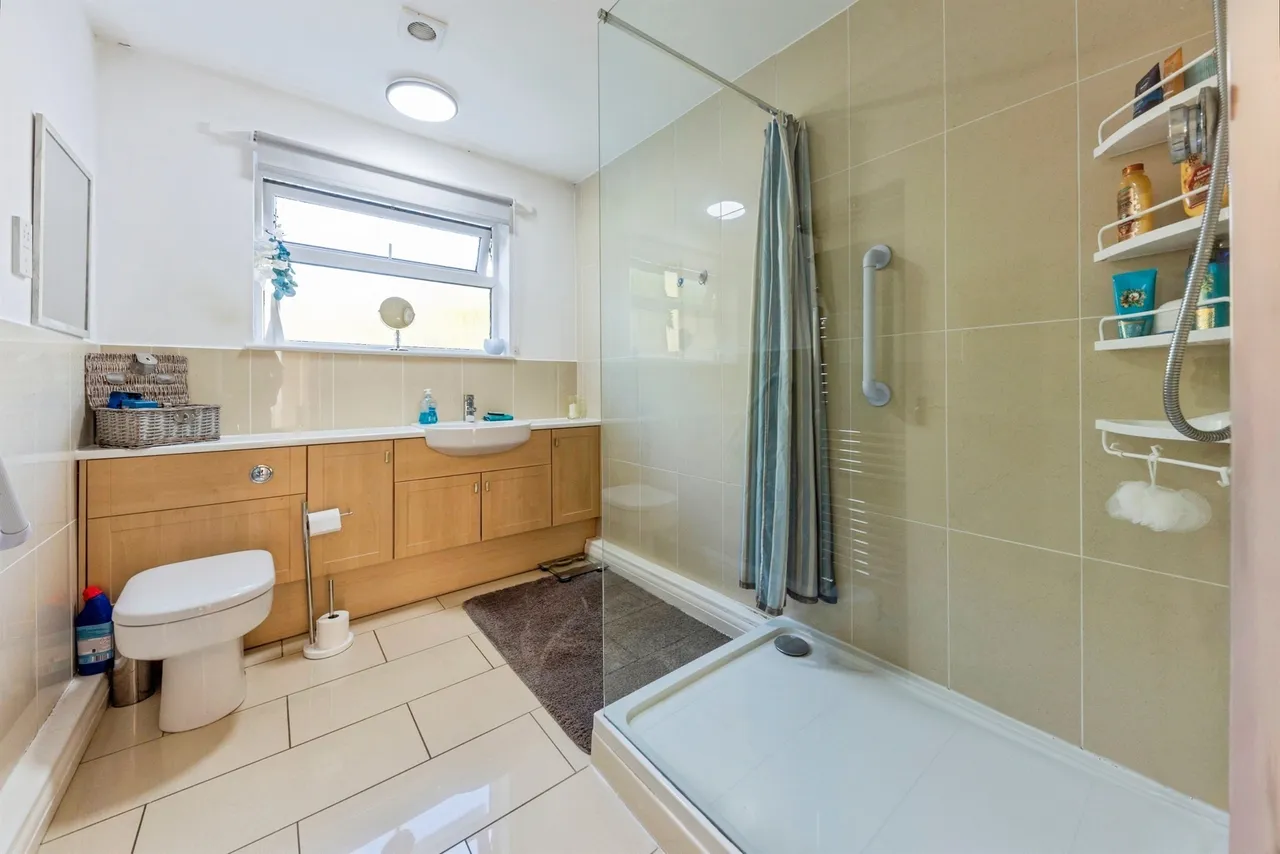 High Street, Caythorpe, NG32, photo 12