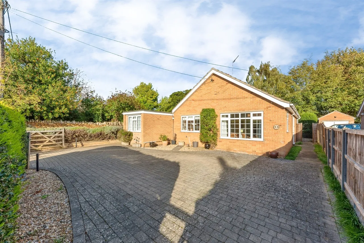 3 bed house for sale, High Street, Caythorpe, NG32