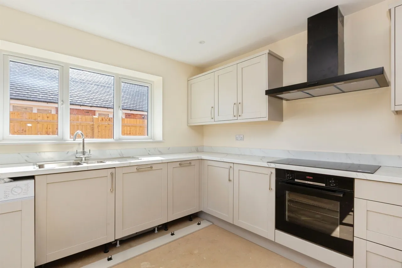 Eythrope Road, Stone, Aylesbury, photo 2