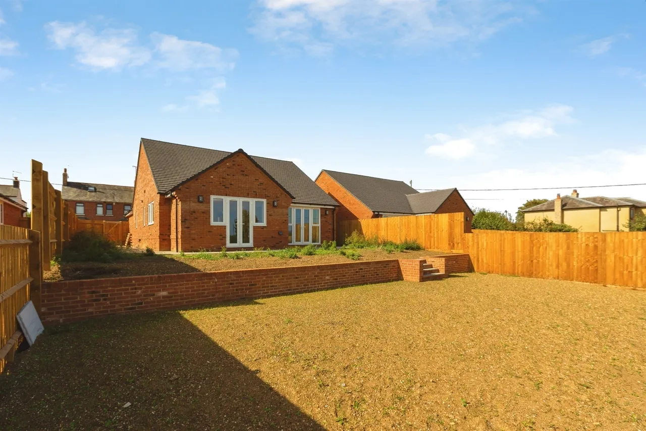 Eythrope Road, Stone, Aylesbury, photo 6