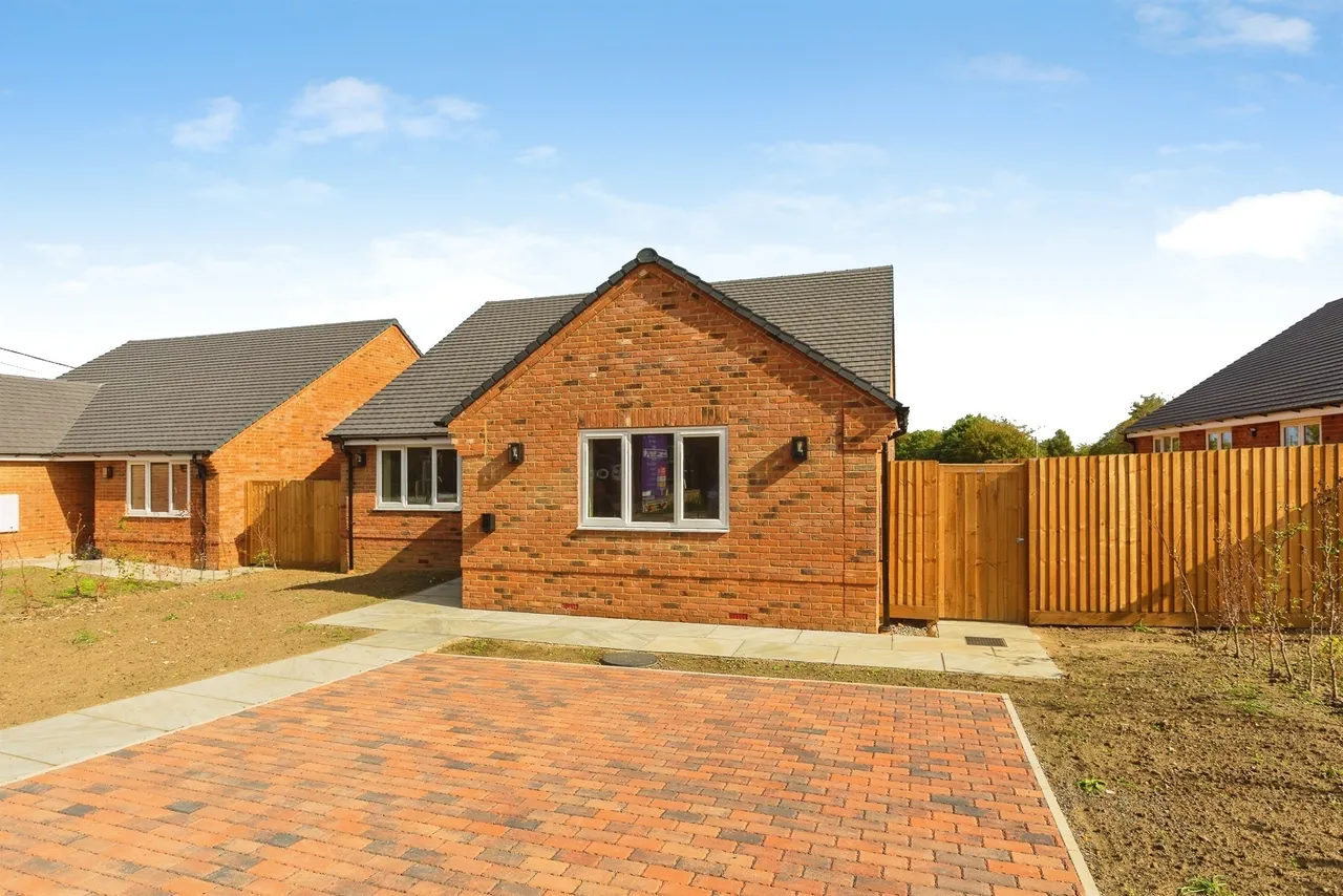 Eythrope Road, Stone, Aylesbury, photo 10