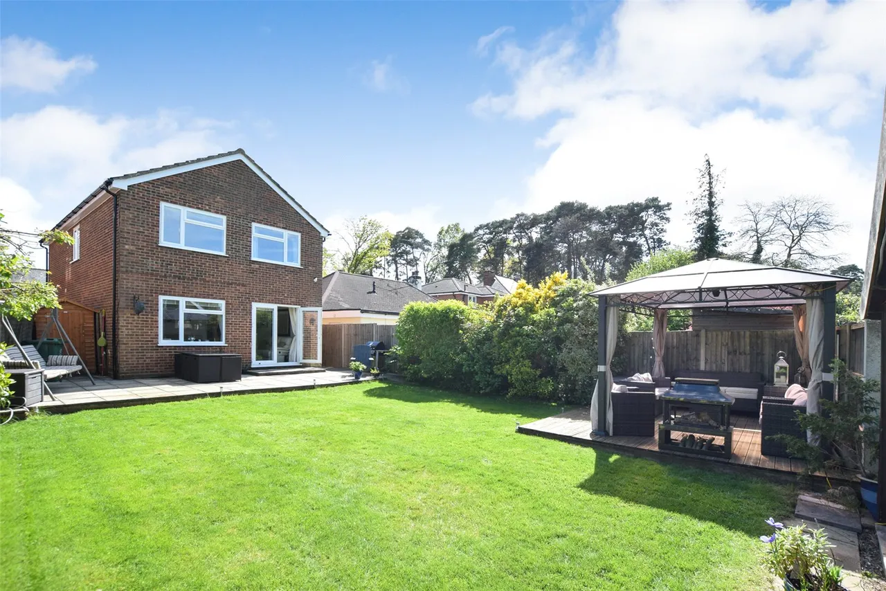 Aldershot Road, Church Crookham, Fleet, Hampshire, GU52 8JS, photo 4