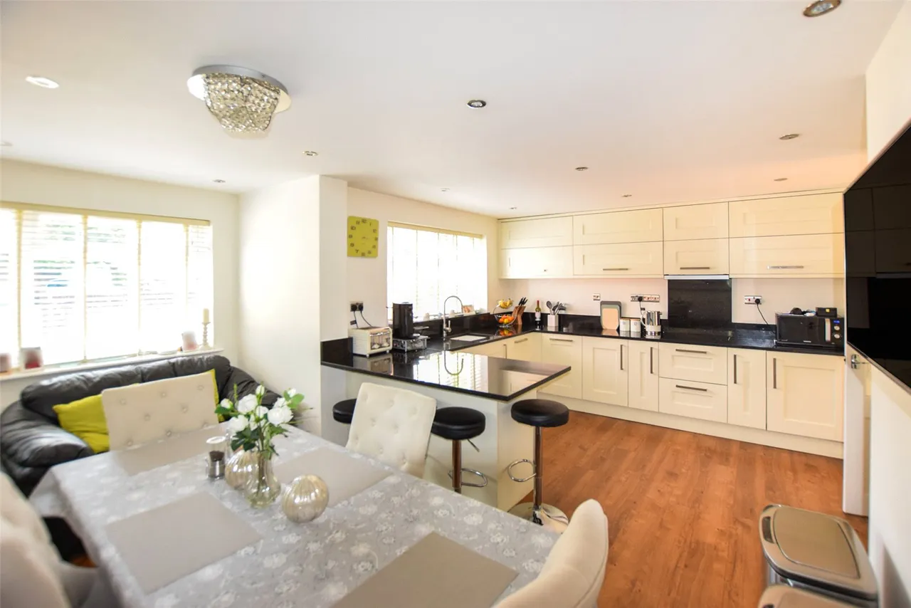 Aldershot Road, Church Crookham, Fleet, Hampshire, GU52 8JS, photo 6