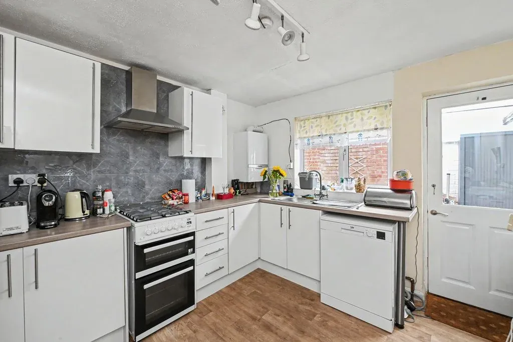 Albion Road, Pitstone, Buckinghamshire, LU7 9AY, photo 2