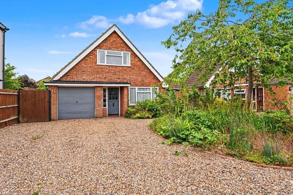 3 bed house for sale — Albion Road, Pitstone, Buckinghamshire, LU7 9AY