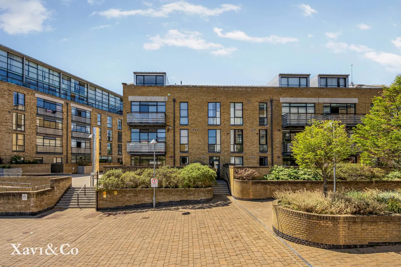 Town Meadow, Brentford, TW8 0BX, photo 2