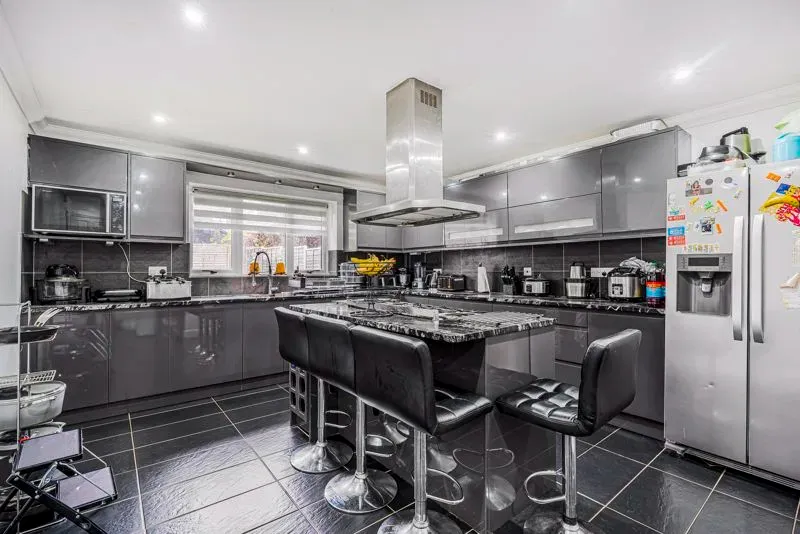 Winstanley Lane, Shenley Lodge, Milton Keynes, Buckinghamshire, MK5 7BT, photo 3