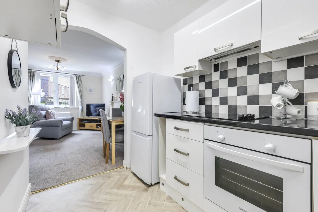 Regent Crescent, Horsforth, LS18, photo 4