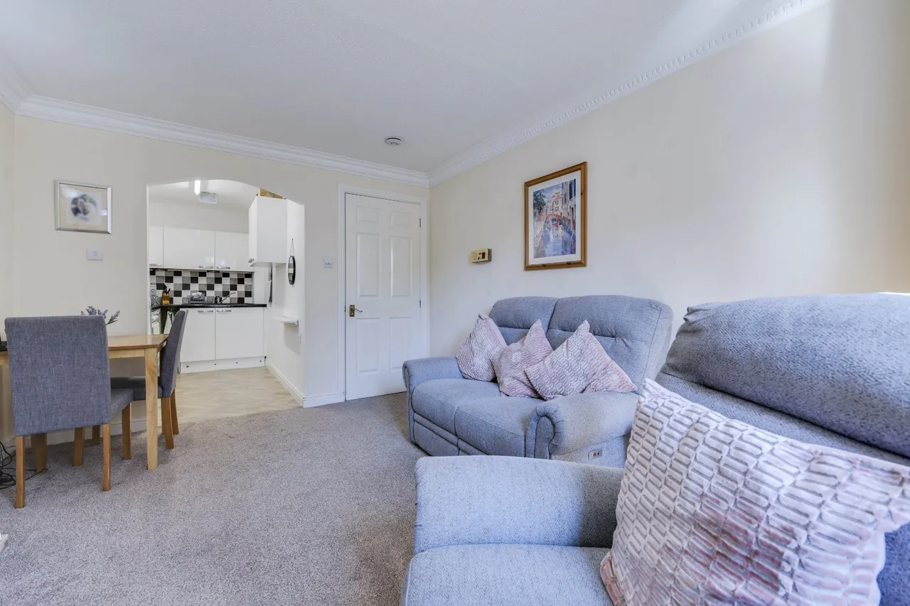 Regent Crescent, Horsforth, LS18, photo 3