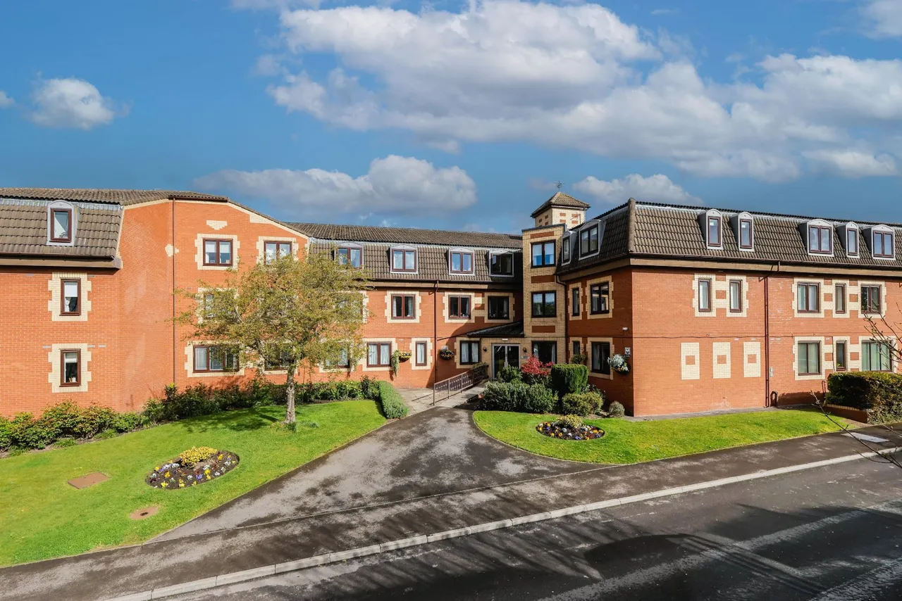 1 bed flat for sale, Regent Crescent, Horsforth, LS18