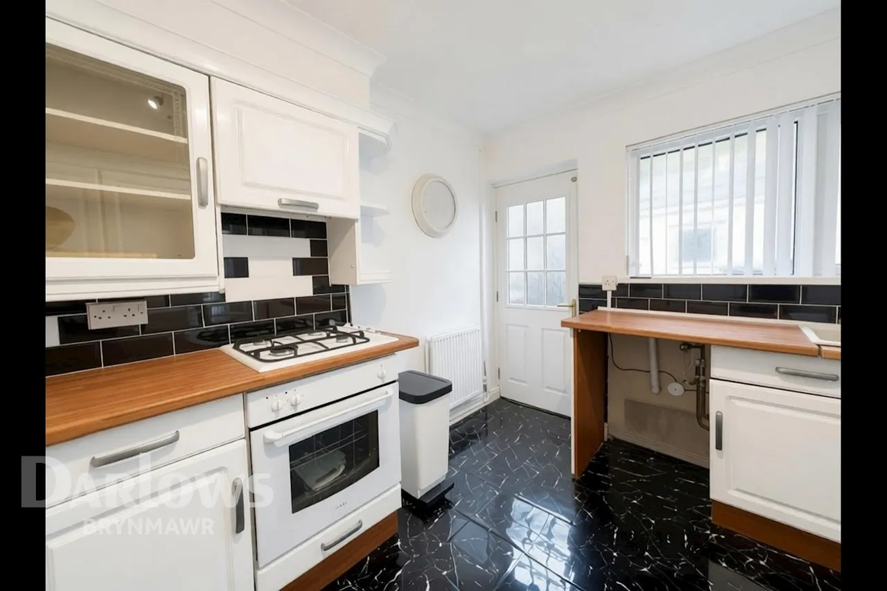 Cyril Place, Abertillery, photo 4
