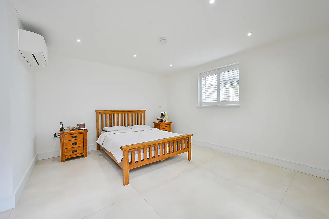 257 Raeburn Avenue, Surbiton, photo 11