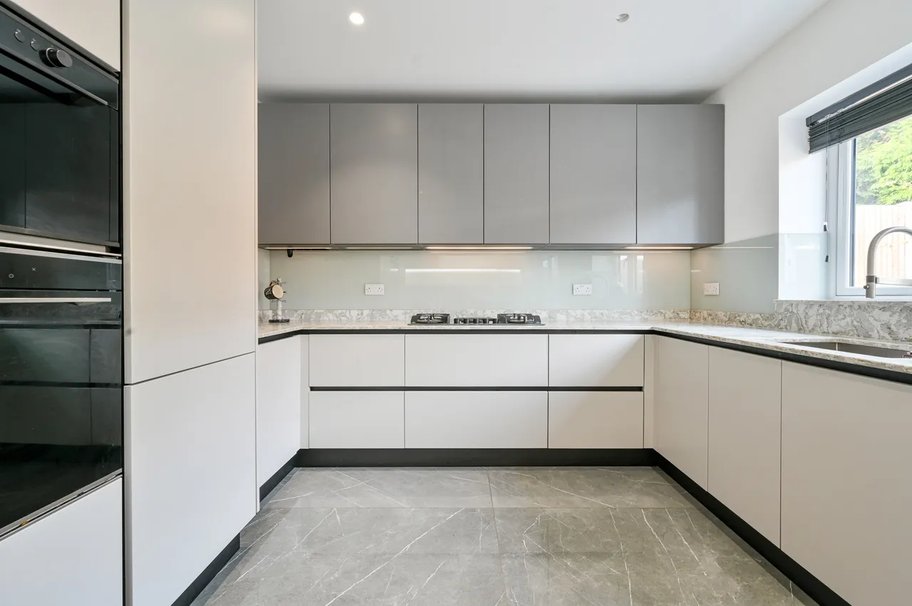 257 Raeburn Avenue, Surbiton, photo 3
