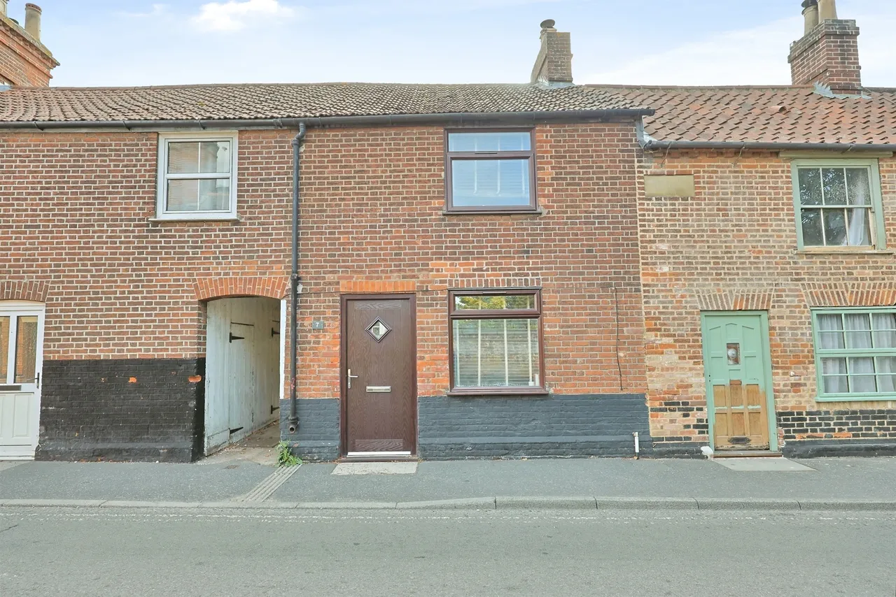 2 bed house for sale, Avenue Road, Wymondham, NR18