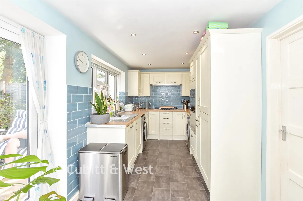 Priorsdean Crescent, Havant, PO9, photo 4