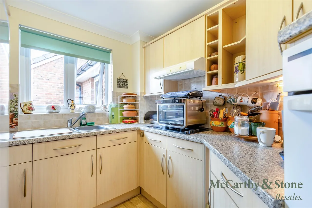 High Street South, Rushden, NN10, photo 6