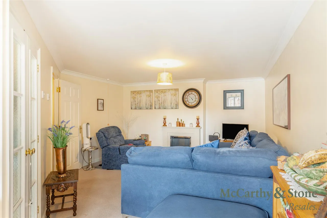 High Street South, Rushden, NN10, photo 5
