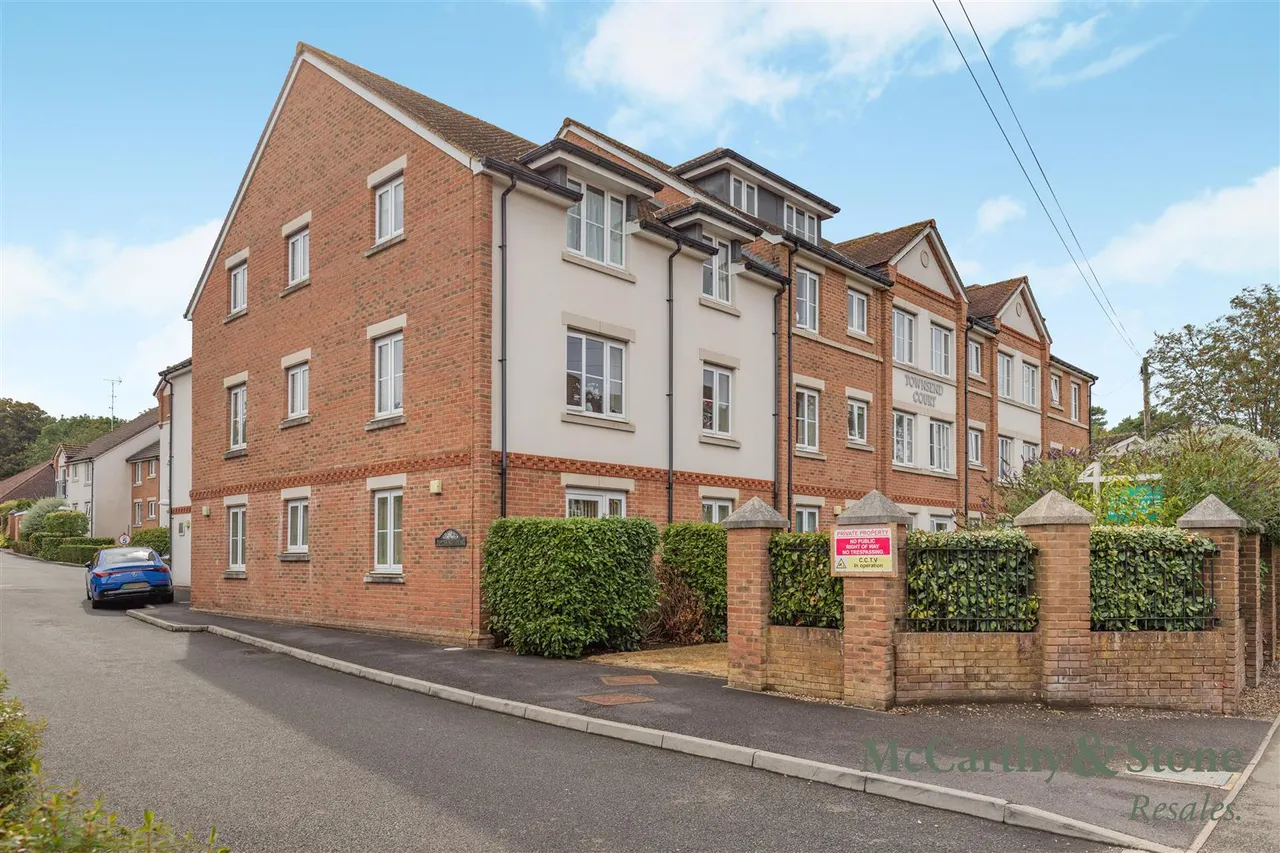 High Street South, Rushden, NN10, photo 13