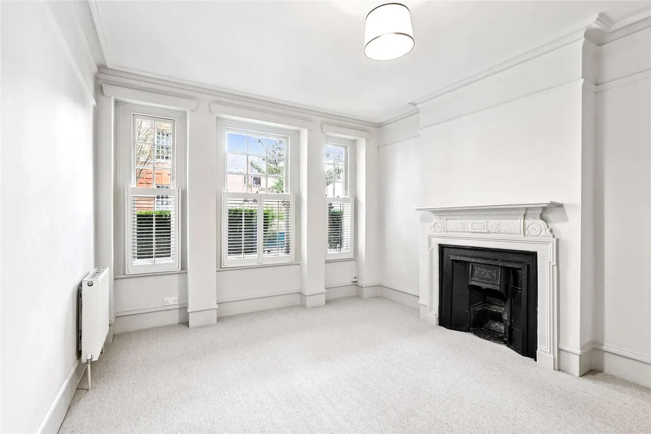 3 bed flat for sale — Aynhoe Mansions, Aynhoe Road, London, W14 0QB