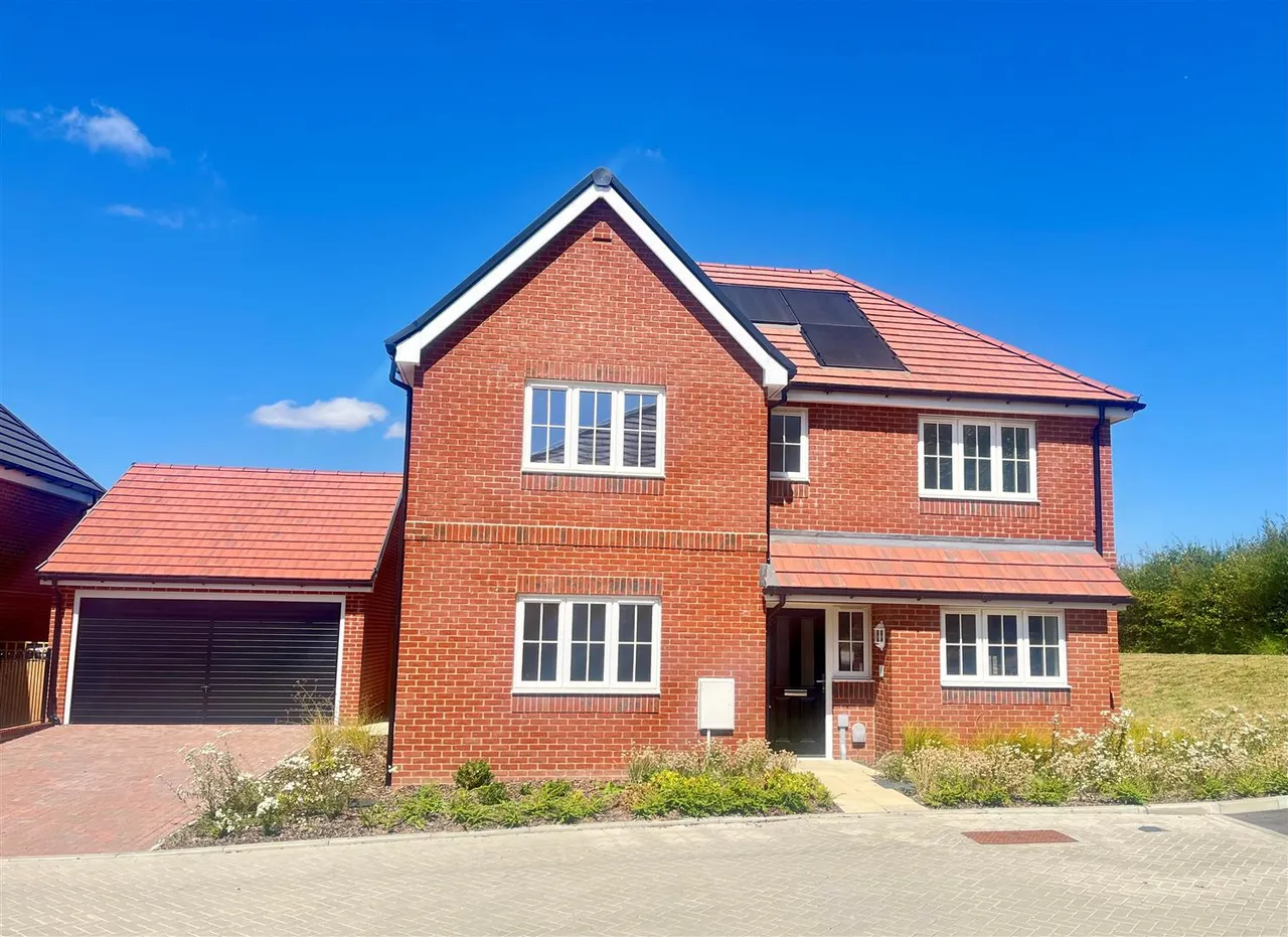 4 bed house for sale — Maddoxford Gardens, Boorley Green