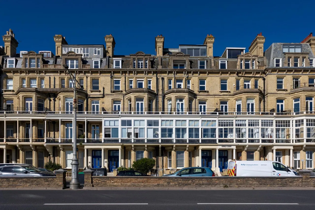 3 bed flat for sale, Kings Gardens, Hove, BN3