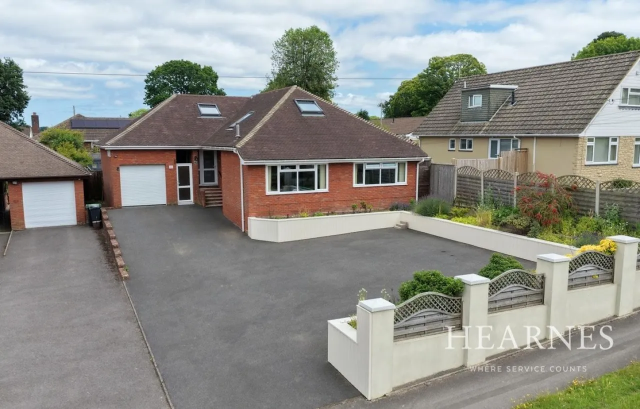 4 bed property for sale, Church Road, BH22