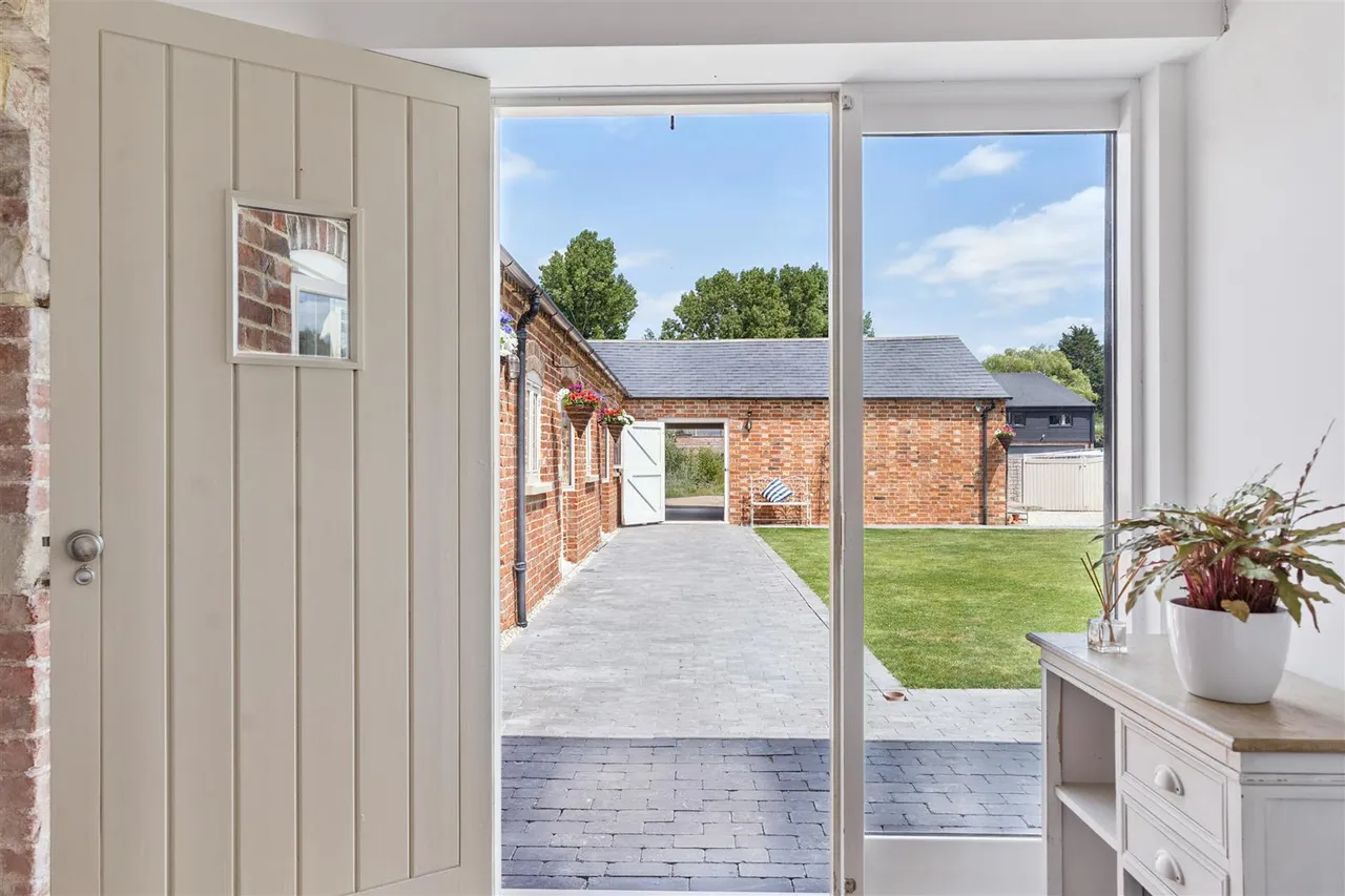 Newport Road, Hardmead, photo 12