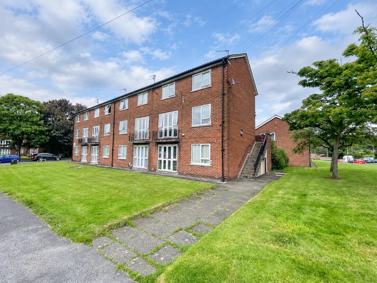 Oldham Drive, Bredbury, SK6, photo 3