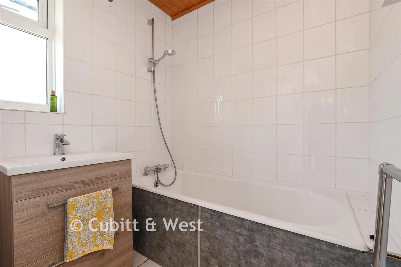 Vicarage Lane, Horley, RH6, photo 11
