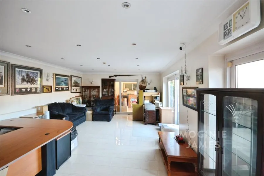 Timbers Square, Roath, CF24, photo 7
