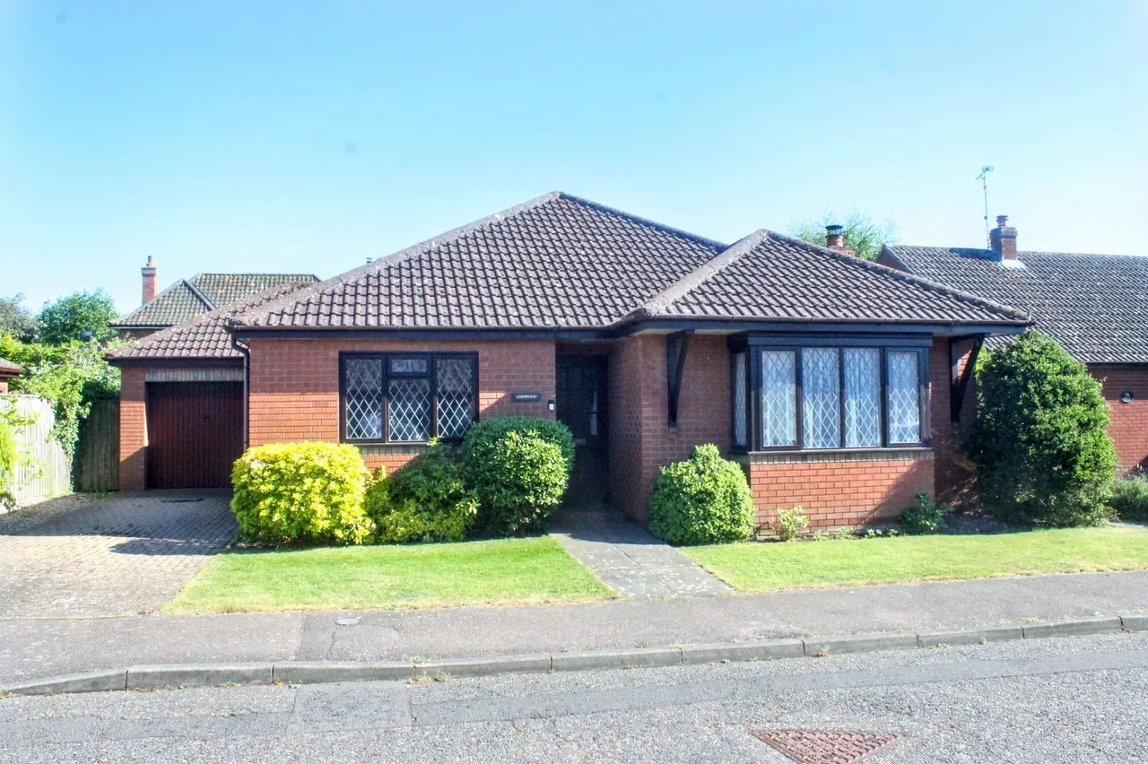 2 bed house for sale, Detached Bungalow in Holt