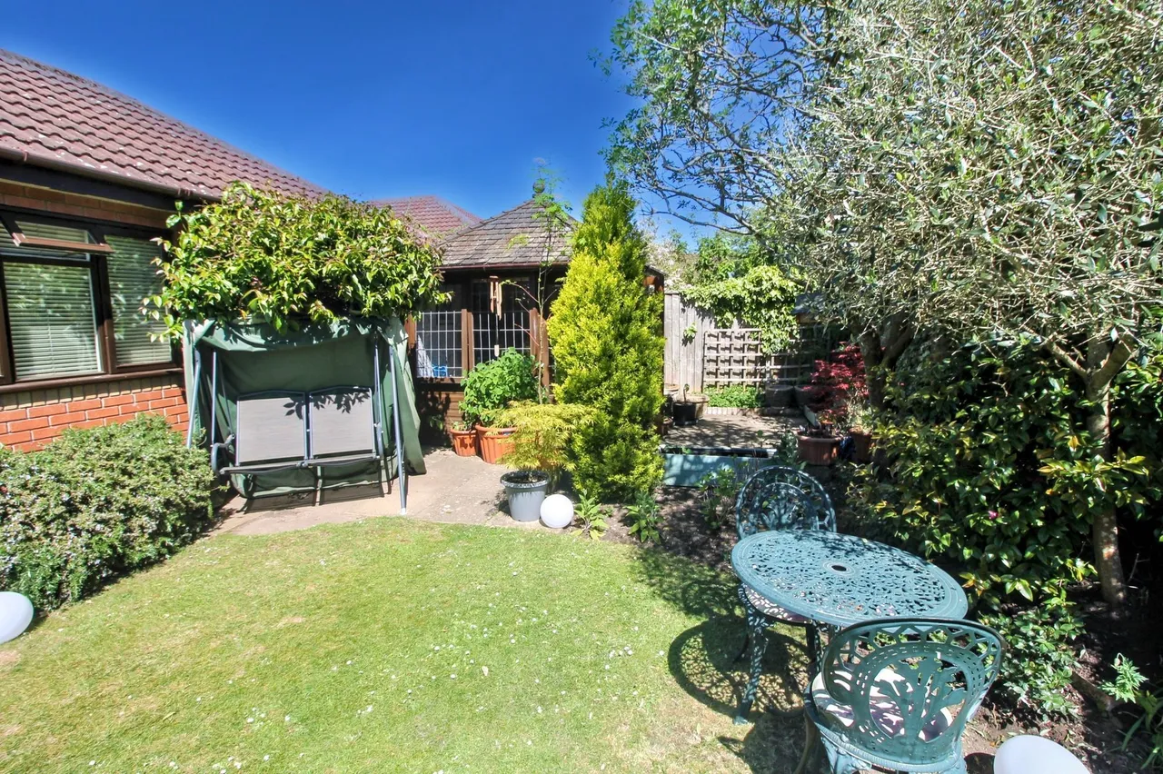 Detached Bungalow in Holt, photo 9