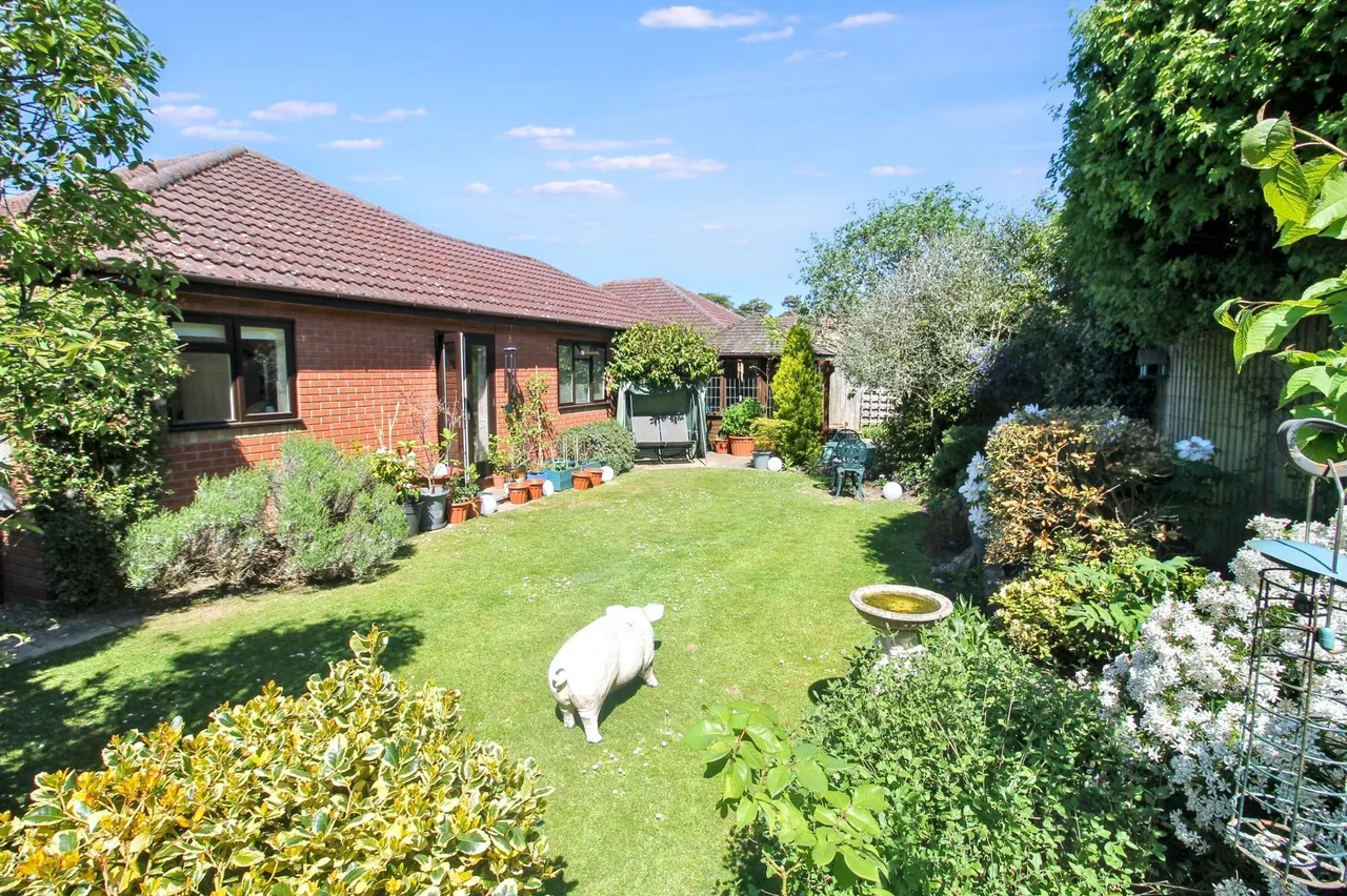 Detached Bungalow in Holt, photo 4