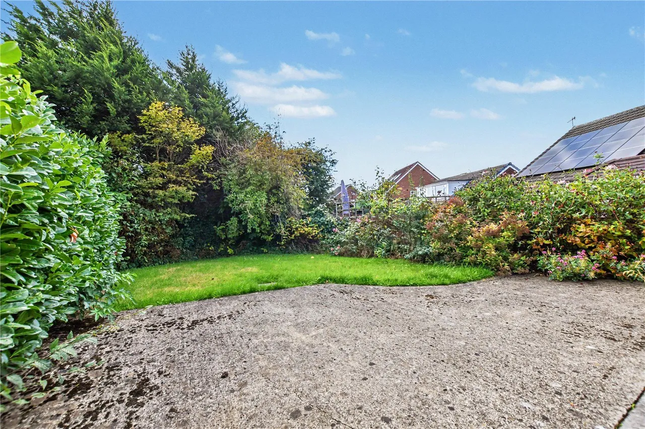 Highfield Gardens, Gildersome, LS27, photo 13