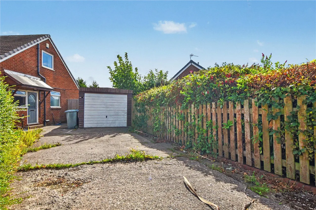 Highfield Gardens, Gildersome, LS27, photo 14