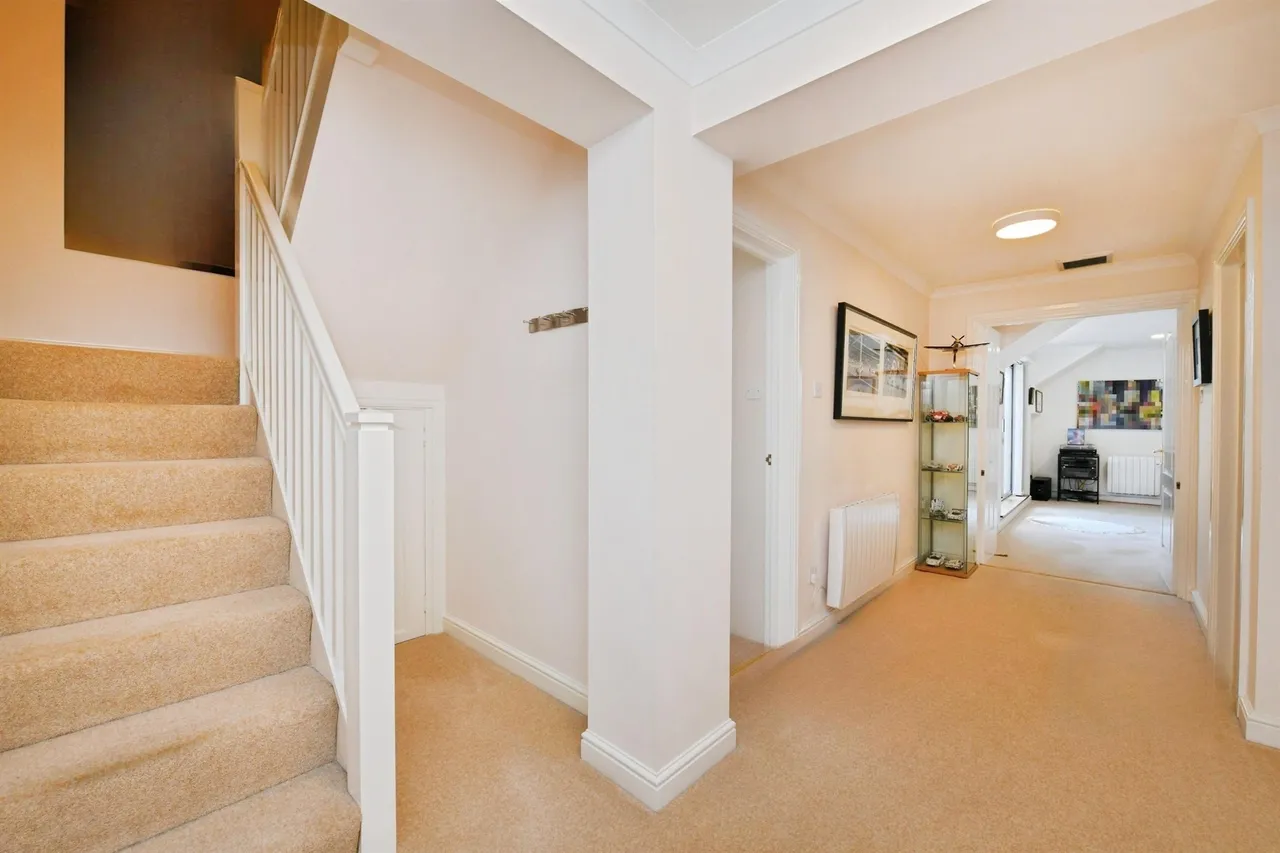 Mariners Court, Plymouth, PL4, photo 13