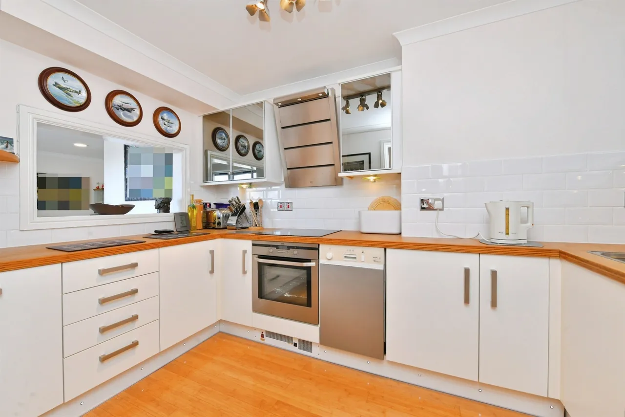 Mariners Court, Plymouth, PL4, photo 4