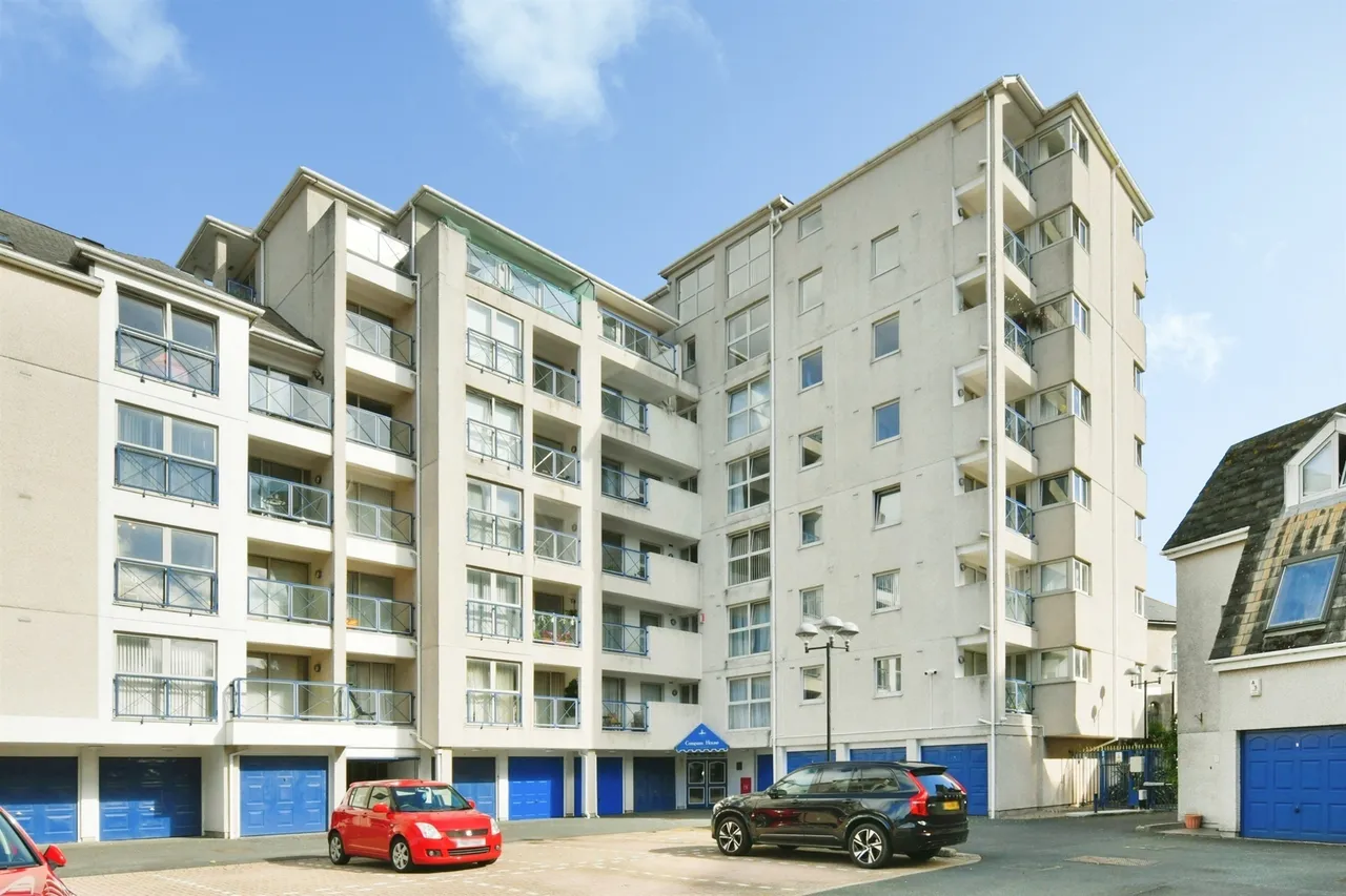 3 bed flat for sale, Mariners Court, Plymouth, PL4