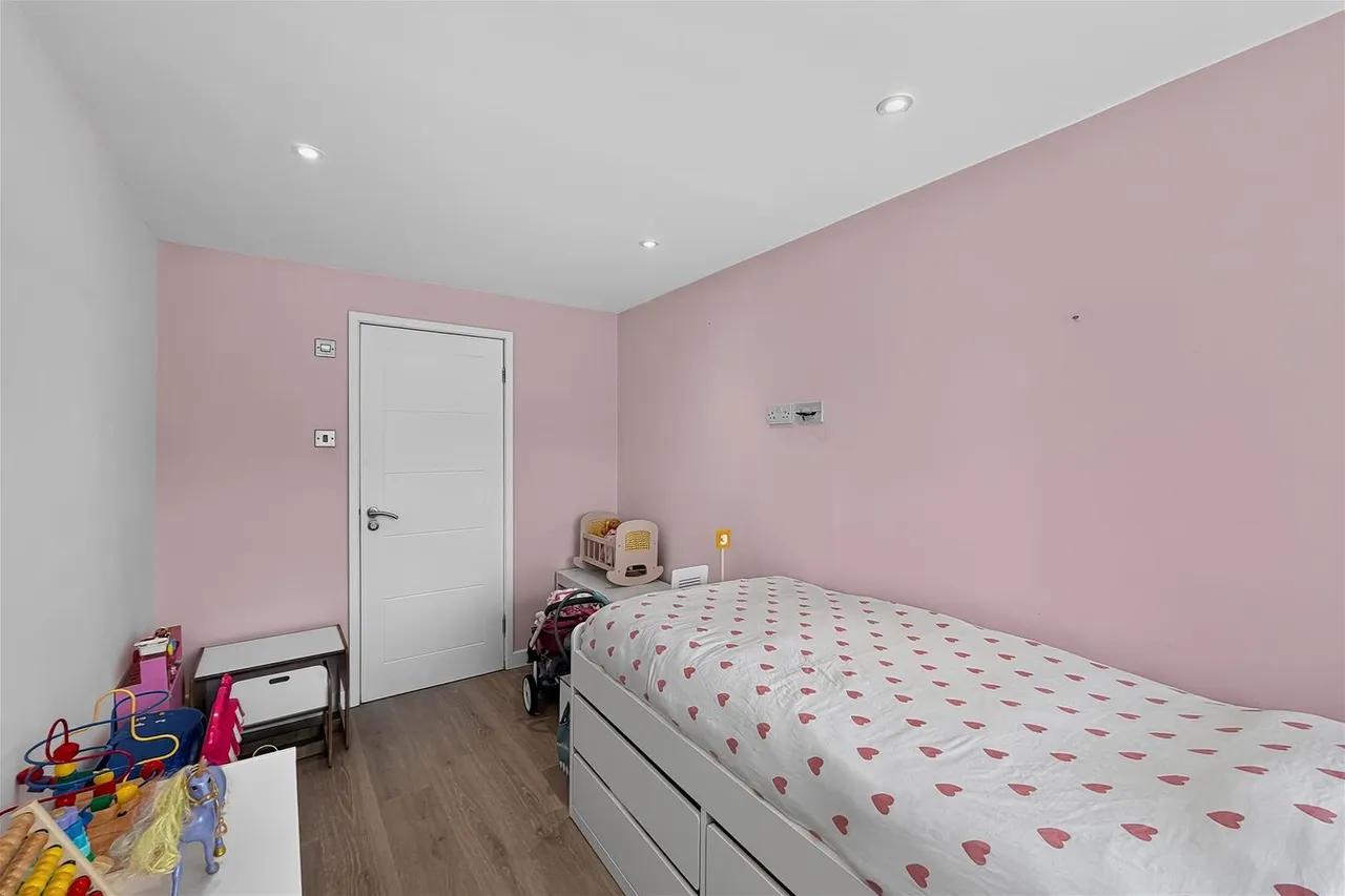 Amberwood Drive Baguley, Manchester M23 9NZ, photo 17