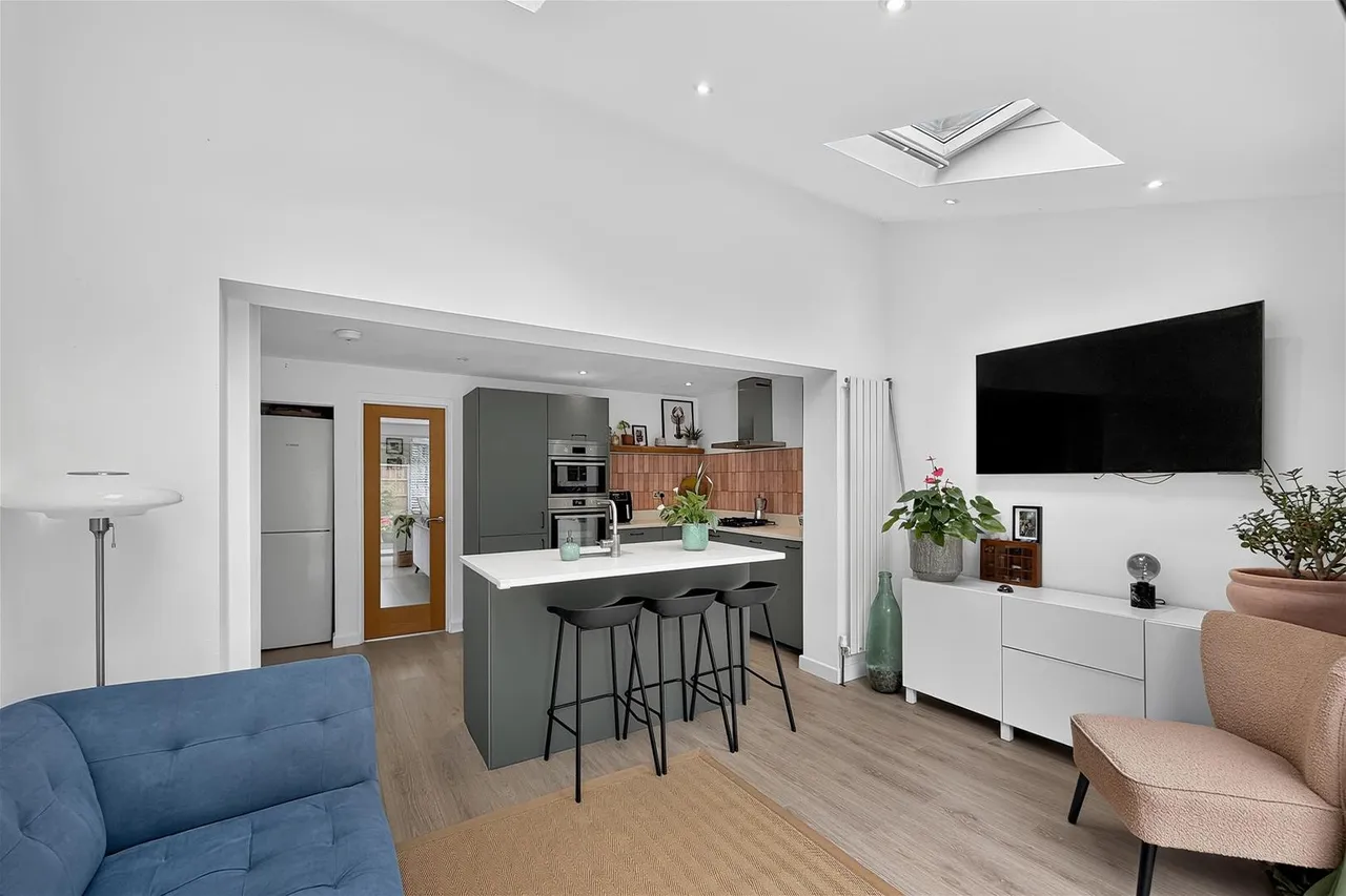 Amberwood Drive Baguley, Manchester M23 9NZ, photo 4