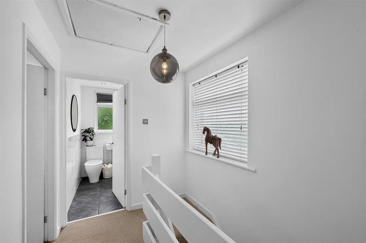 Amberwood Drive Baguley, Manchester M23 9NZ, photo 25