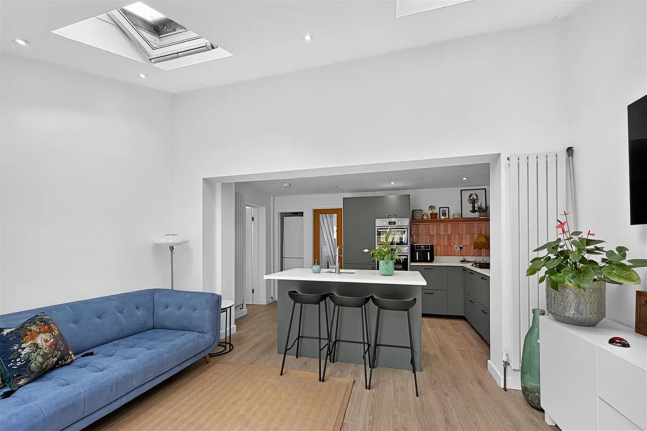 Amberwood Drive Baguley, Manchester M23 9NZ, photo 13