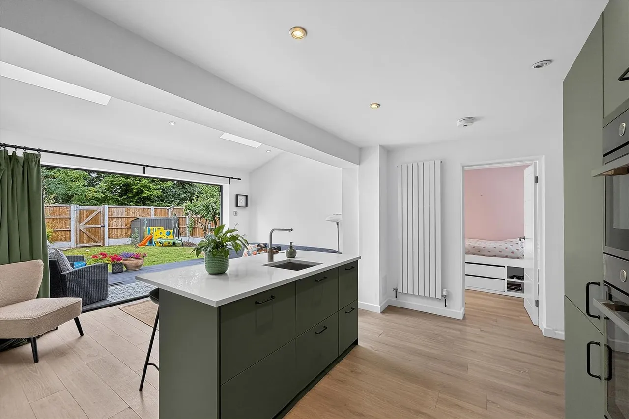Amberwood Drive Baguley, Manchester M23 9NZ, photo 10