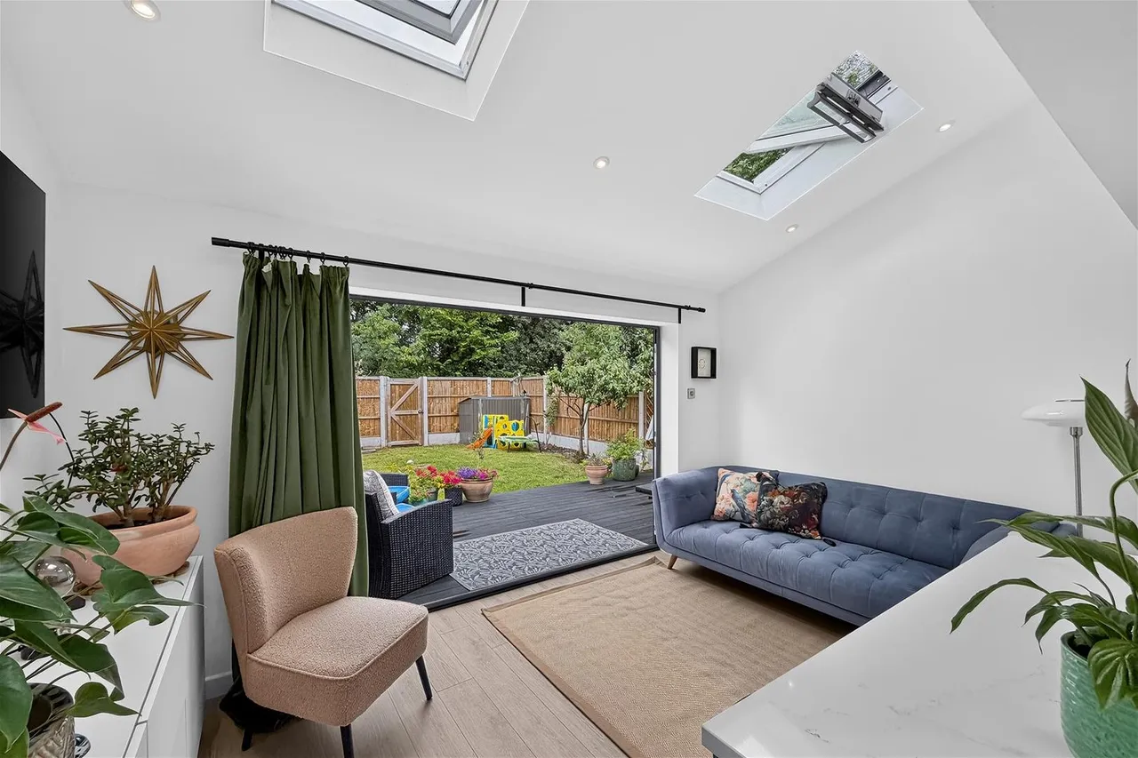 Amberwood Drive Baguley, Manchester M23 9NZ, photo 11