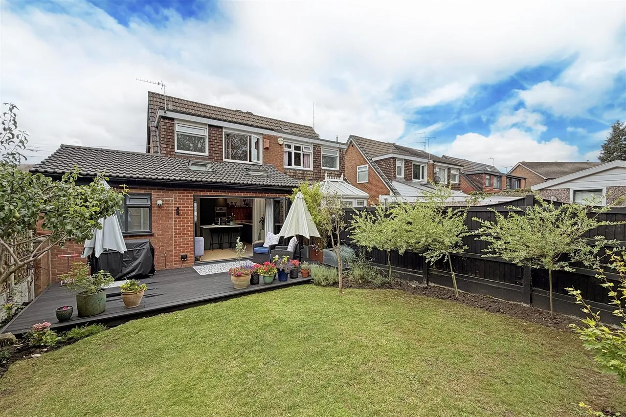 Amberwood Drive Baguley, Manchester M23 9NZ, photo 6